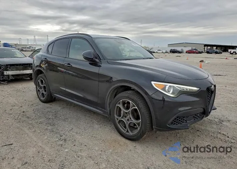 2022 Alfa Romeo Stelvio z USA, uszkodzony, nr VIN ZASPAJANXN7D46977